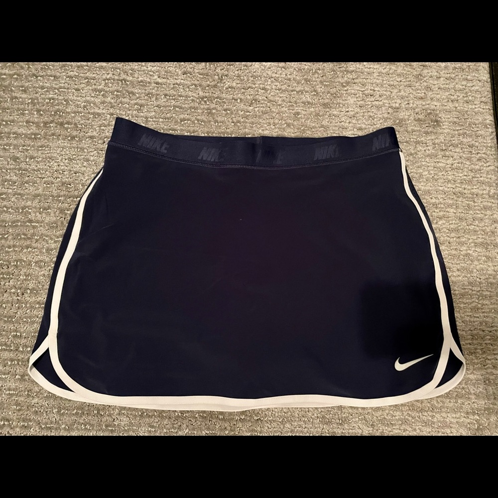 EUC Nike Women’s Golf Skort in Large.